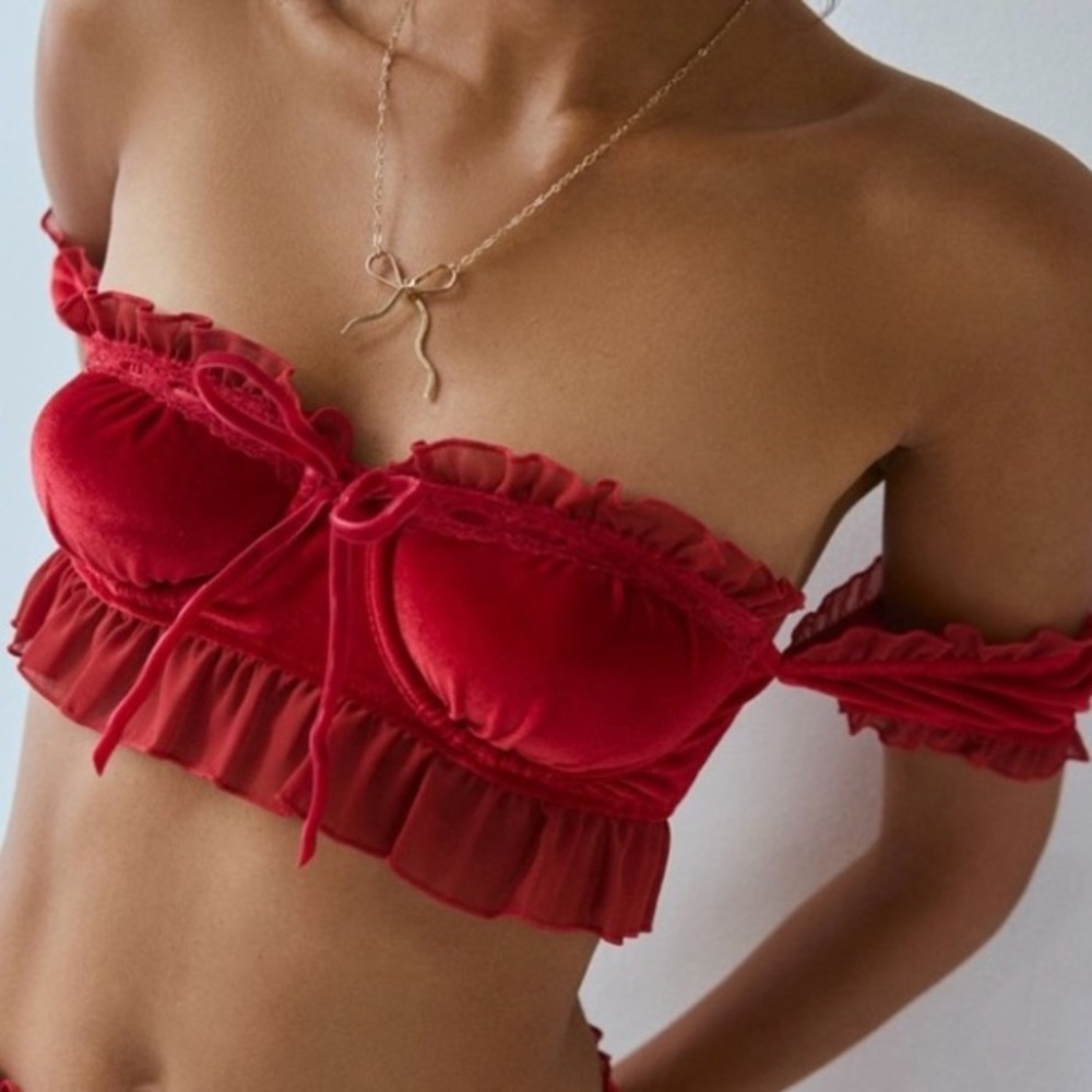 🟠NWT OUT FROM UNDER by URBAN OUTFITTERS Velvet/Ruffle Off-The-Shoulder Top Red S
